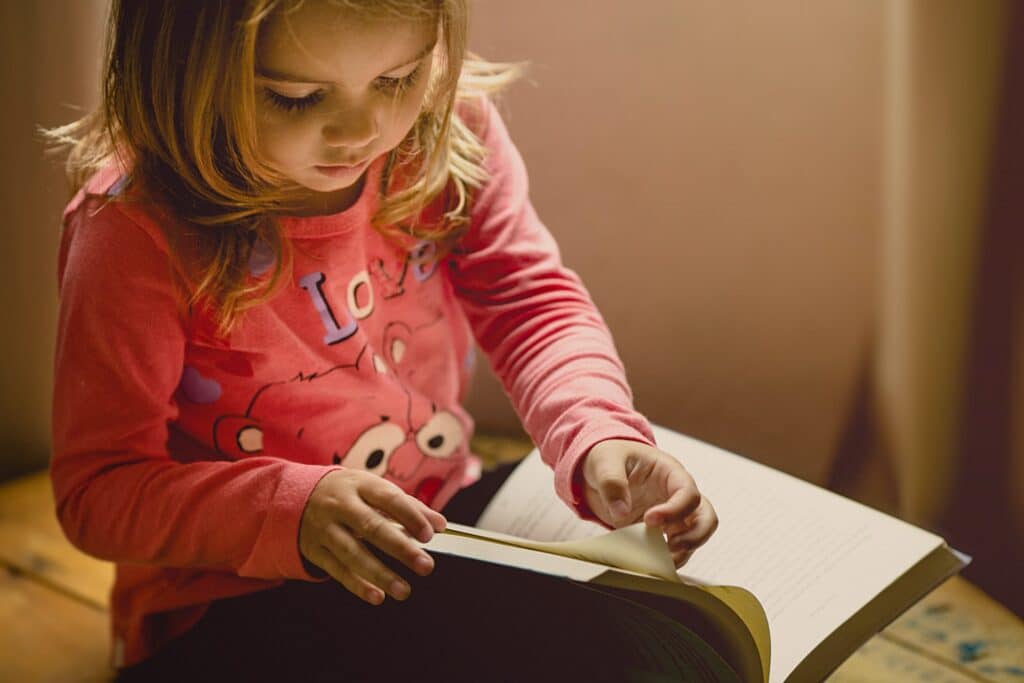 孩子對繪本、童書沒興趣？親子共讀小秘訣：從圖片劇情找提問